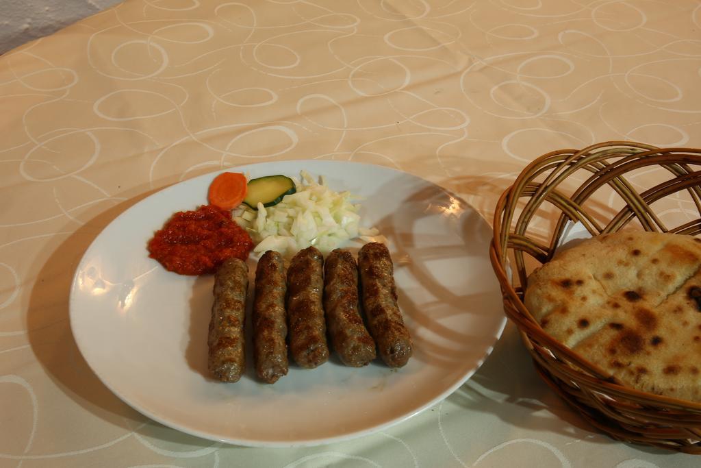 Gostilna In Prenocisca Gedzo Hotel Novo Mesto Exterior photo
