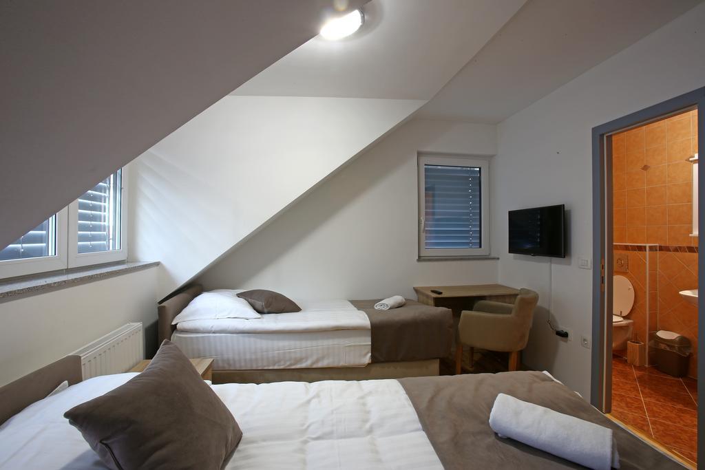 Gostilna In Prenocisca Gedzo Hotel Novo Mesto Exterior photo