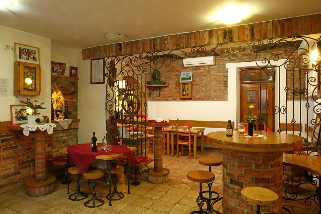 Gostilna In Prenocisca Gedzo Hotel Novo Mesto Exterior photo
